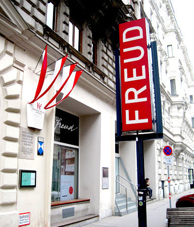 BİLİNÇDIŞININ KÂŞİFİ: SIGISMUND SCHOLOMO FREUD